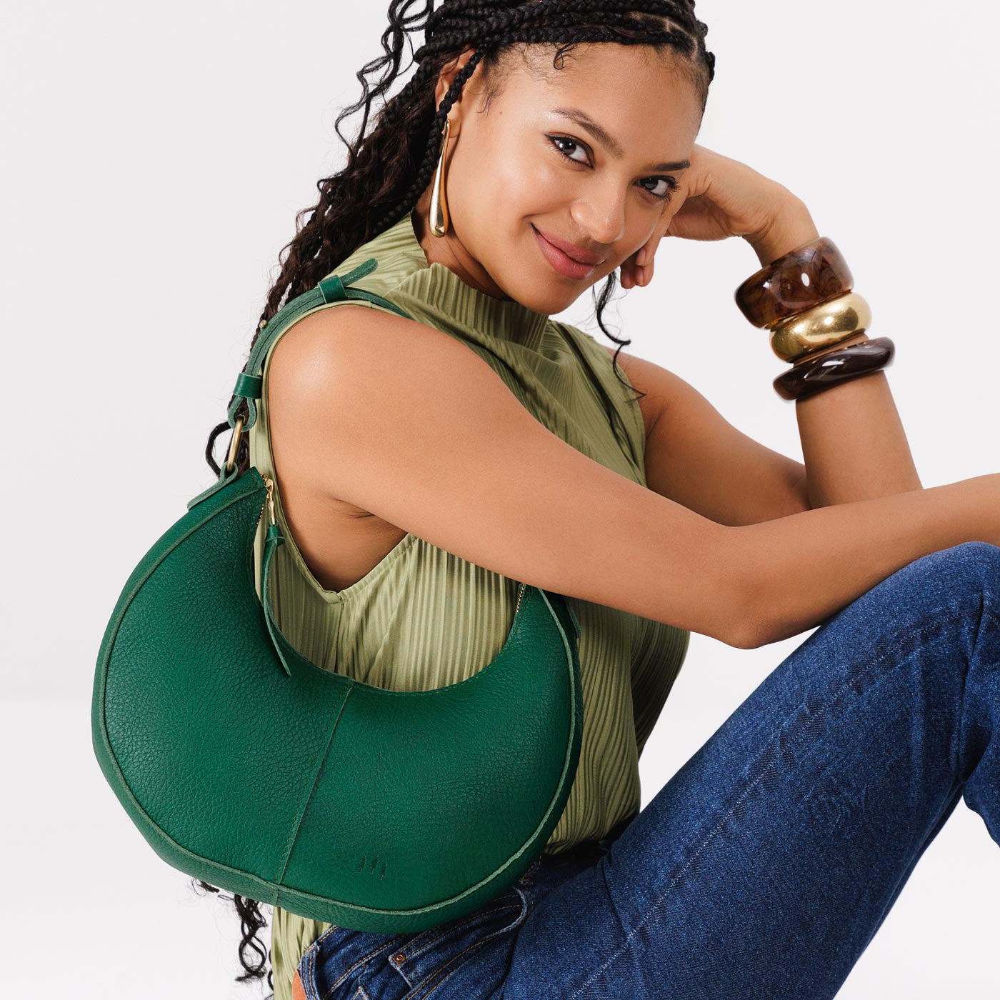 Bacalar*Small | Crescent shaped shoulder bag with zipper closure and adjustable strap