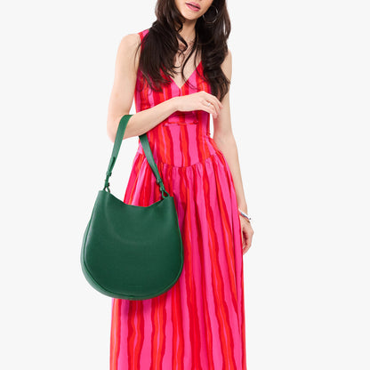 Bacalar*Large | Model holding round leather purse with adjustable shoulder strap