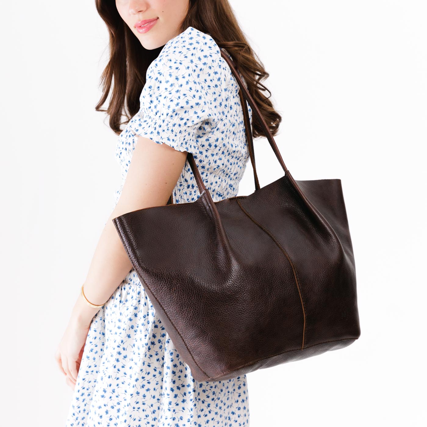 Coldbrew*Oversized | Model holding extra wide bucket shaped tote bag with matching leather handles