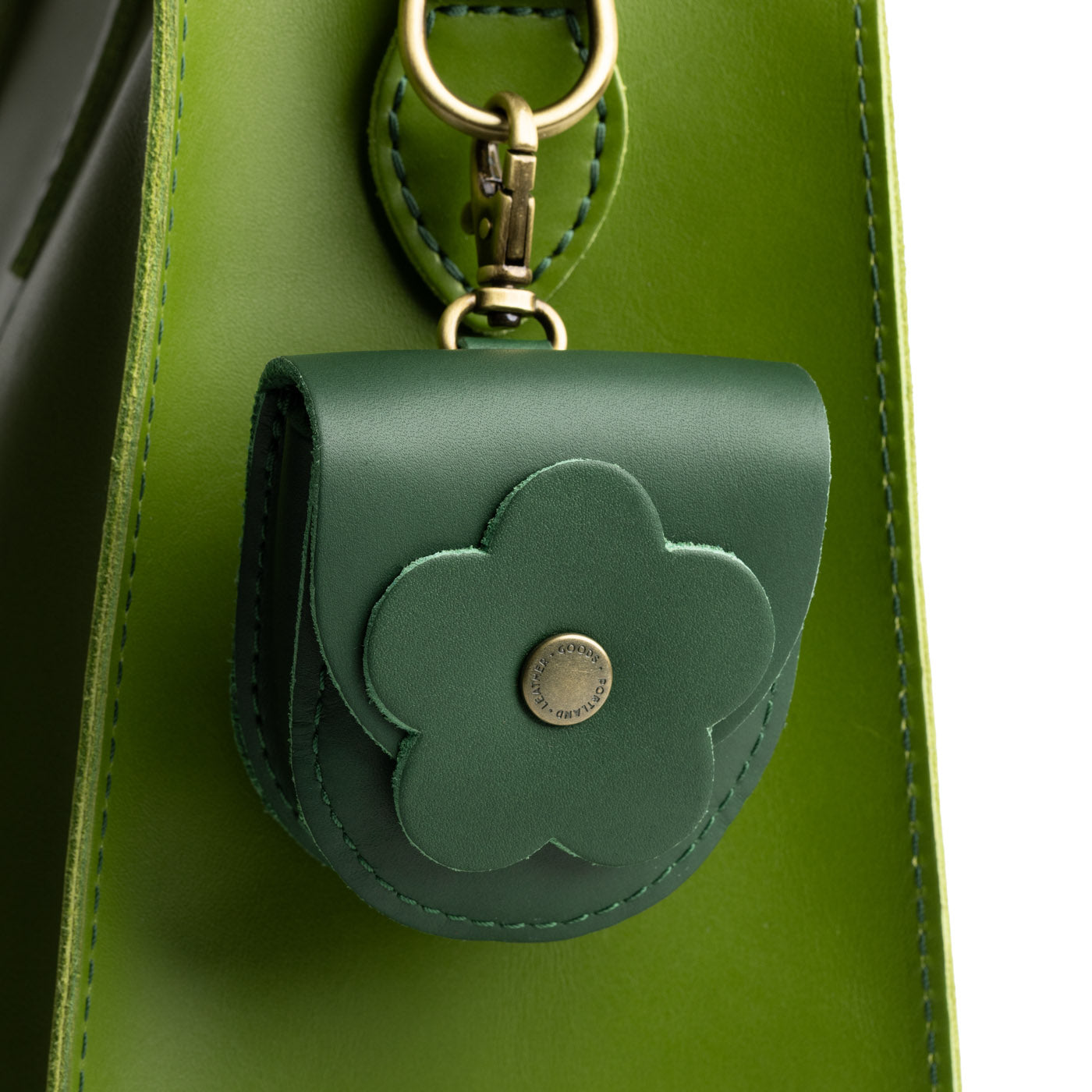 Aruba | U shaped pouch with leather flower applique