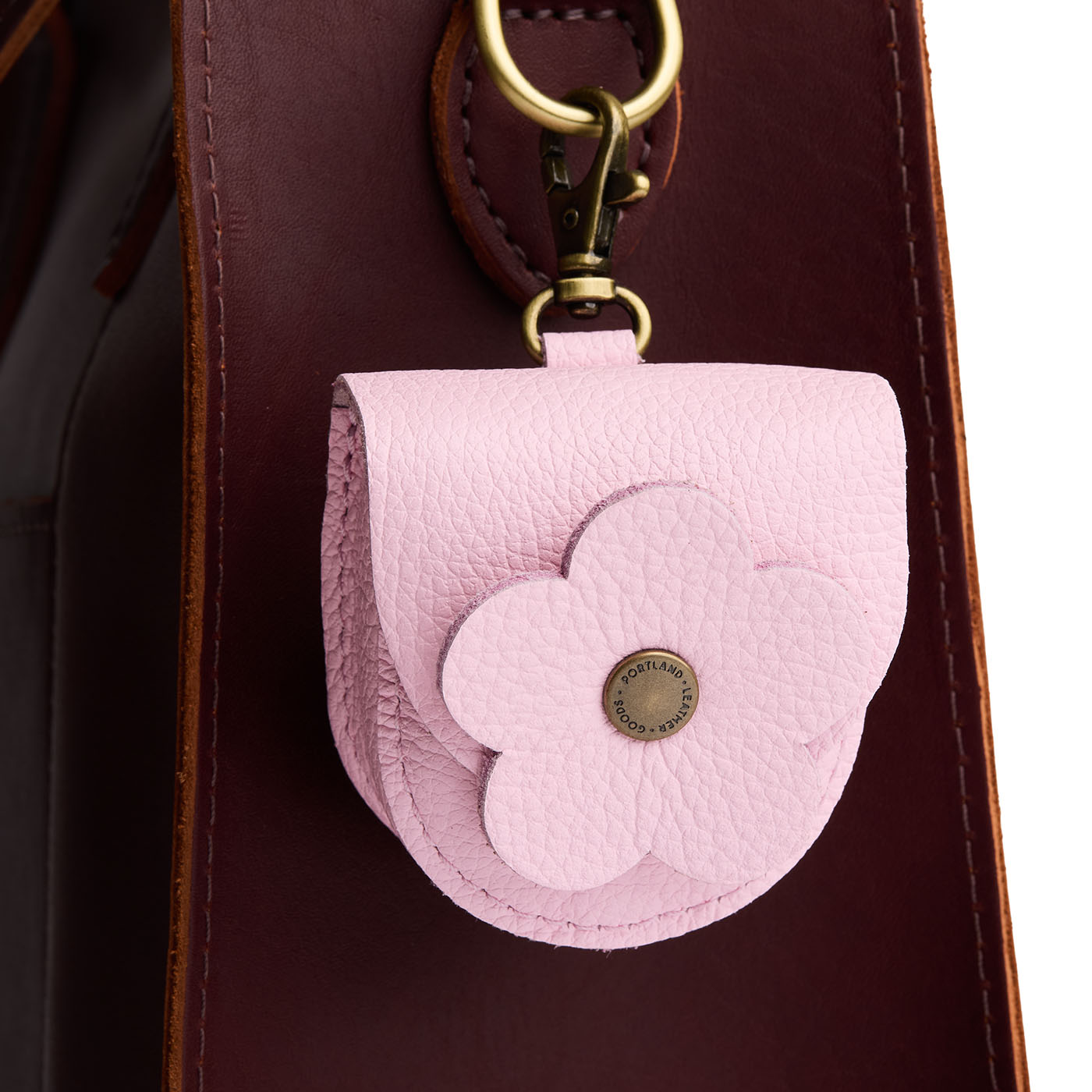 Pinkaboo | U shaped pouch with leather flower applique