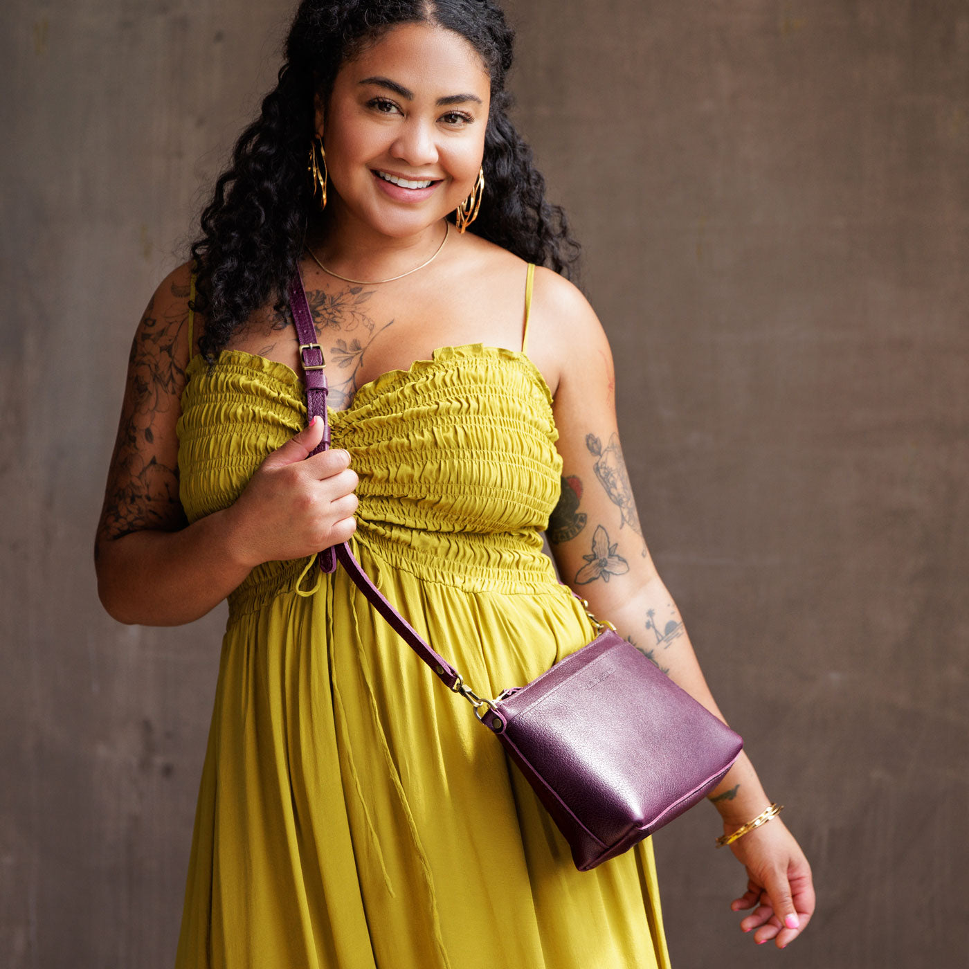 Plum*Classic | Zip top petite crossbody bag with detachable strap