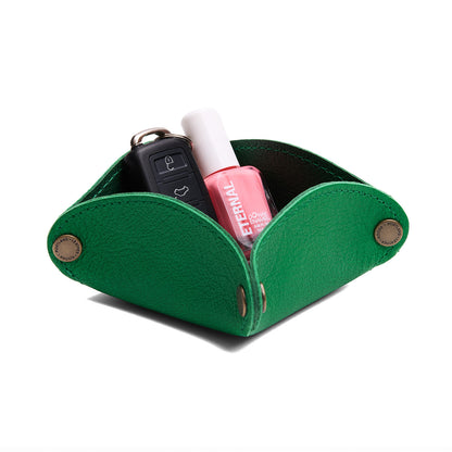Jolly Green | Square-shaped foldable leather tray with snap-button corners holding nail polish and car keys
