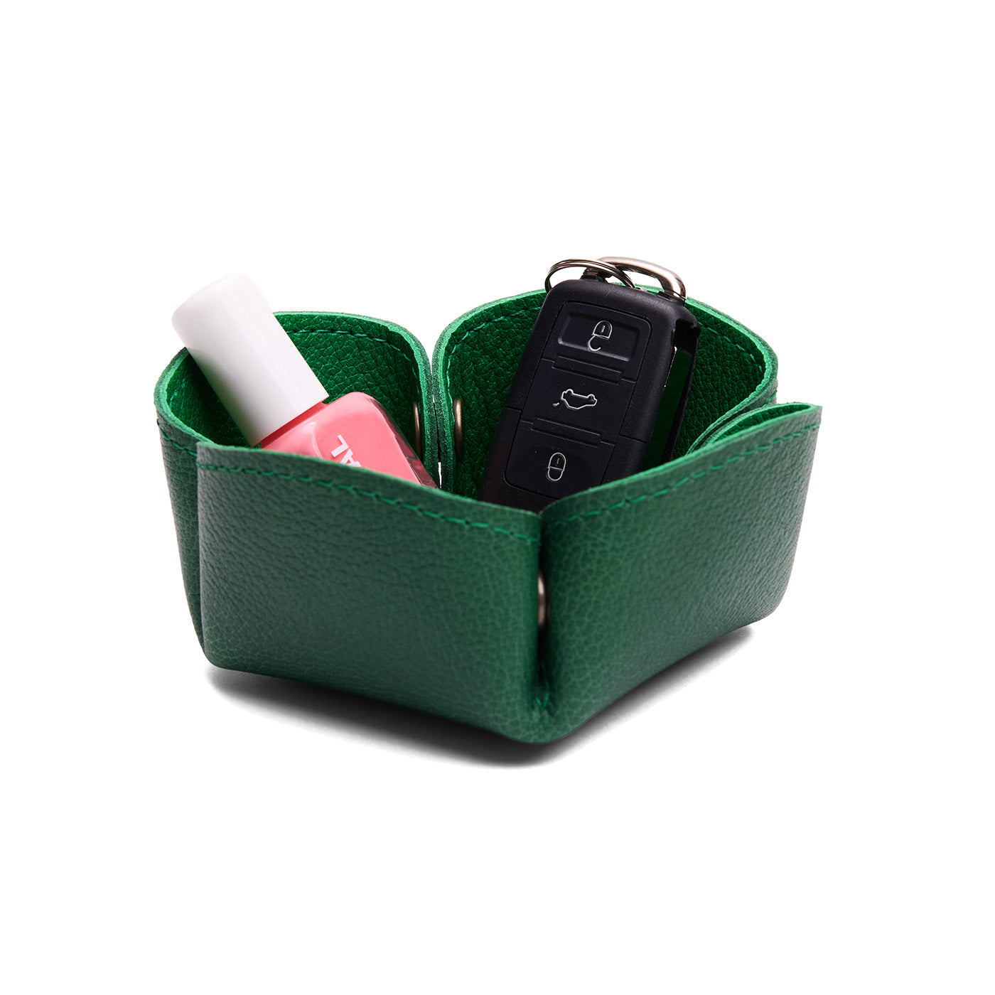 Jolly Green | Clover-shaped foldable leather tray with snap-button corners holding nail polish and car keys