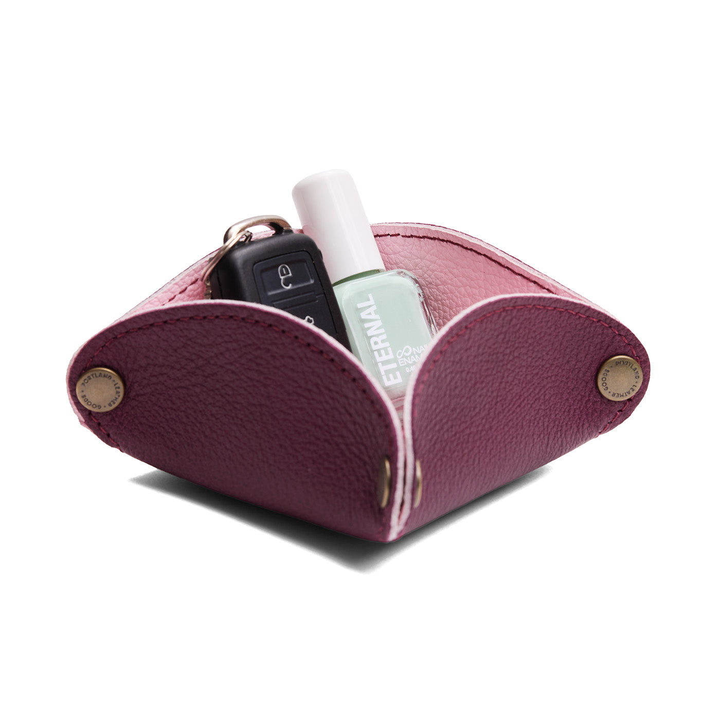 Potion | Square-shaped foldable leather tray with snap-button corners holding car keys and nail polish