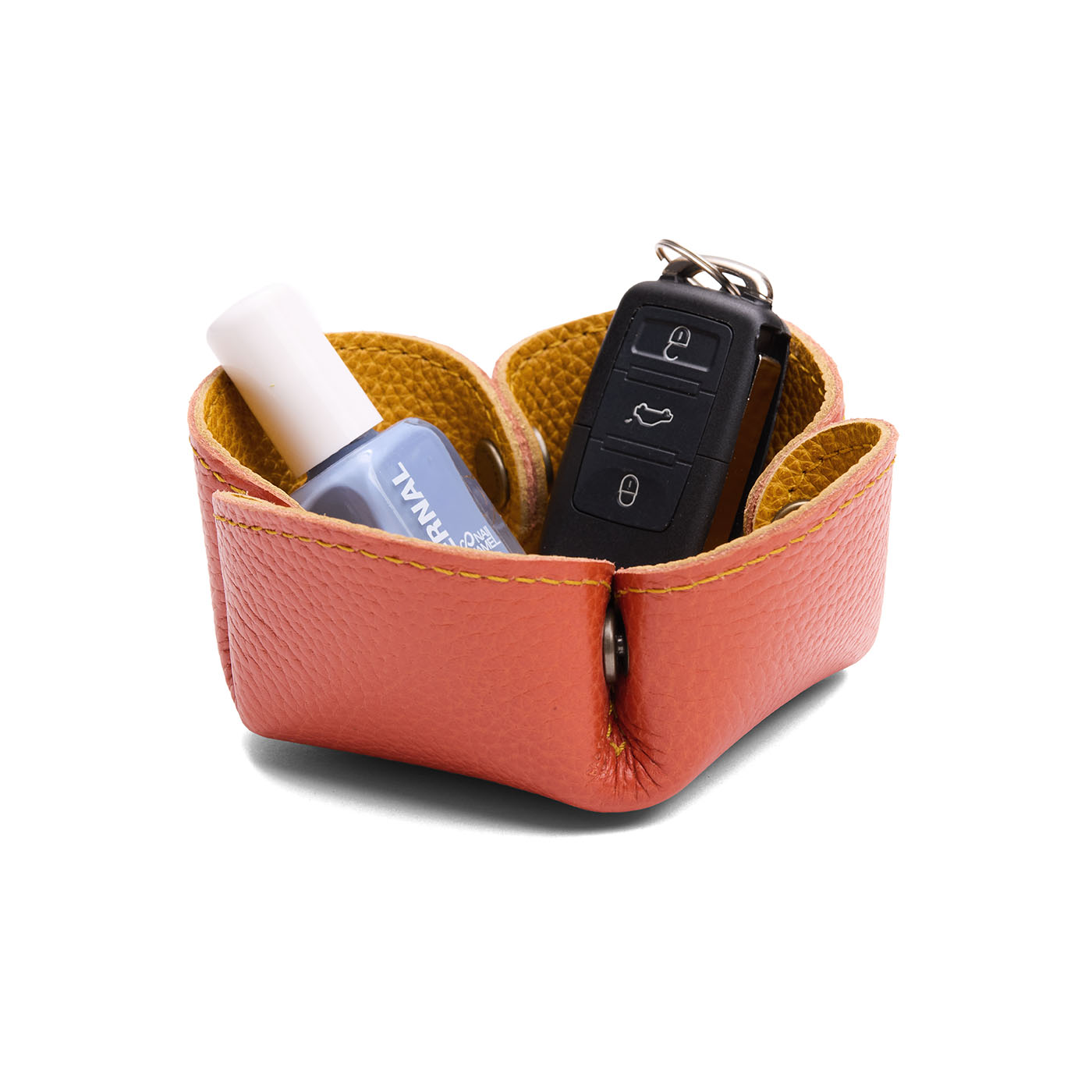 Sunshine | Clover-shaped foldable leather tray with snap-button corners holding nail polish and car keys