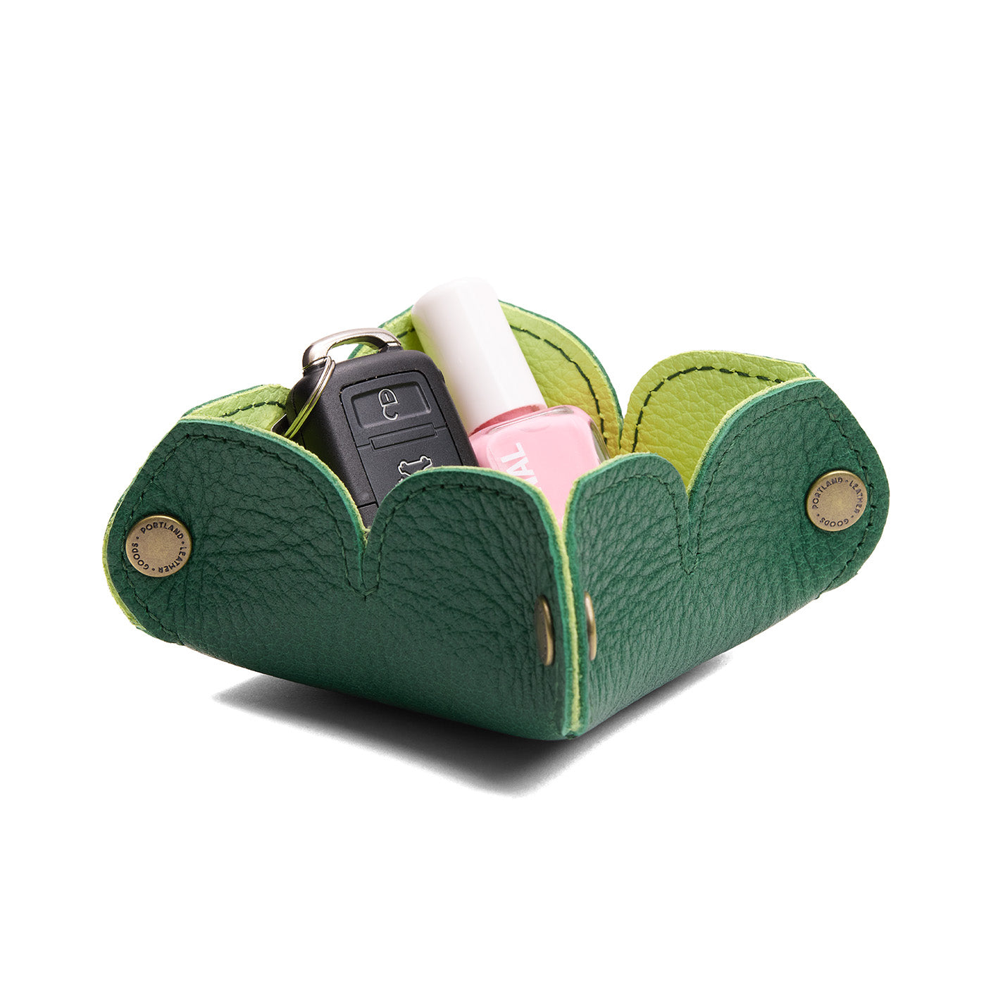Bacalar | Desert bell-shaped foldable leather tray with snap-button corners holding items