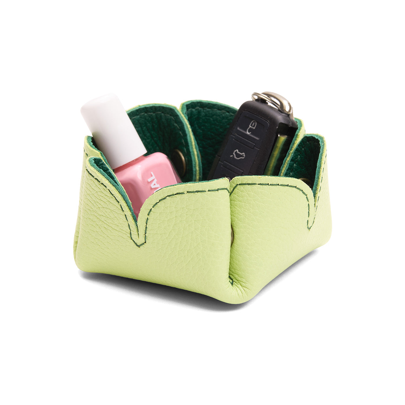 Bacalar | Desert bell-shaped foldable leather tray with snap-button corners holding items