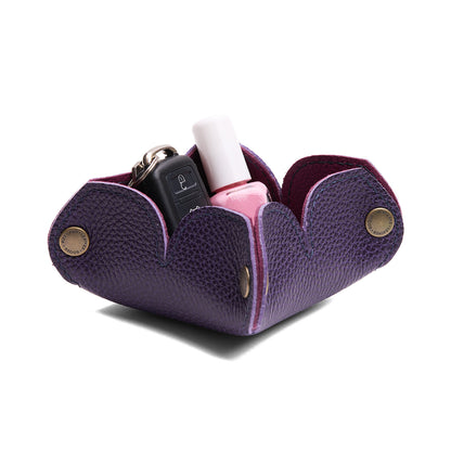 Empire | Desert bell-shaped foldable leather tray with snap-button corners holding items
