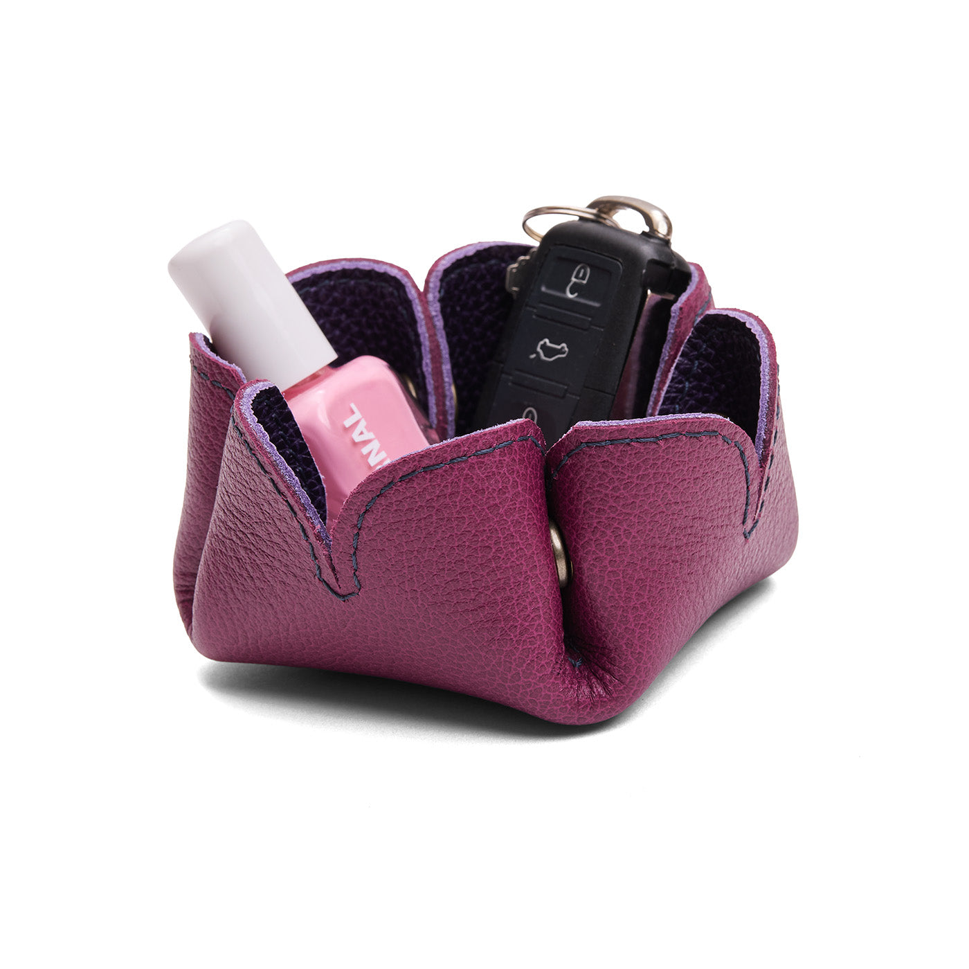 Empire | Desert bell-shaped foldable leather tray with snap-button corners holding items