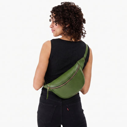 Cactus | Model wearing a sling bag with front zipper
