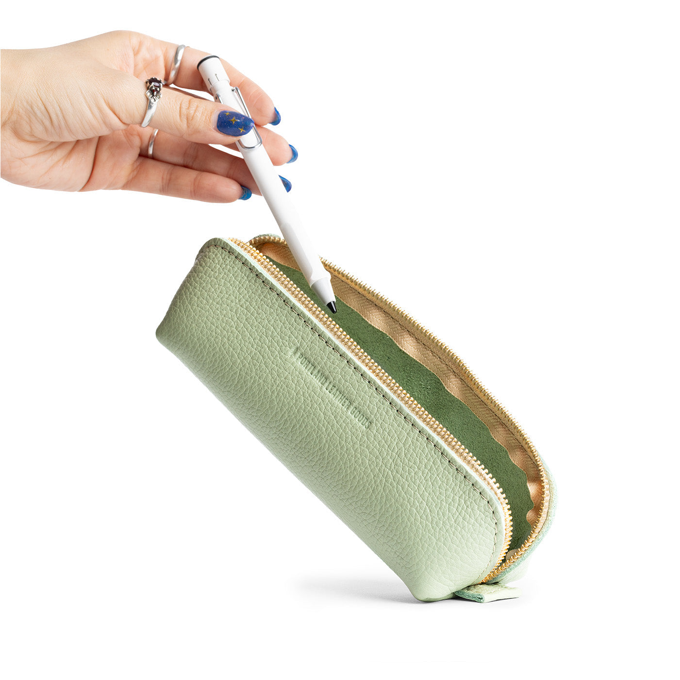 Pistachio | Leather pouch with curved seams and top zipper