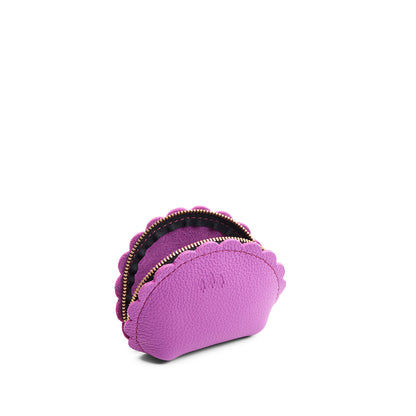 Cattleya*Small | Curved leather pouch with zipper and scalloped edges