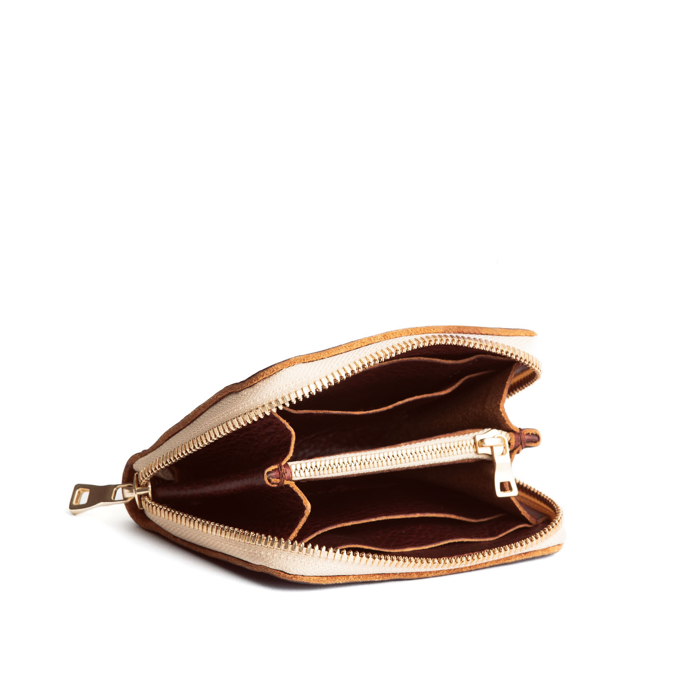 Cinnamon Bear | Small leather wallet with zipper open