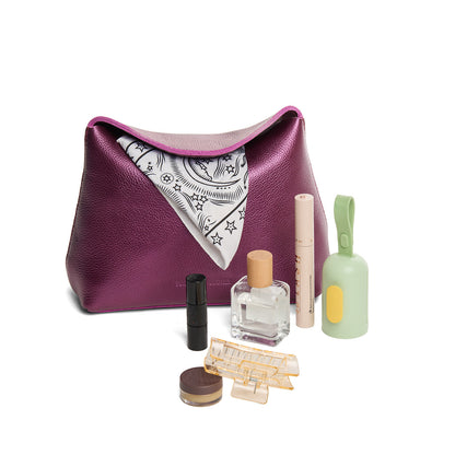 Ultra Violet | Leather pouch with a folded magnetic closure