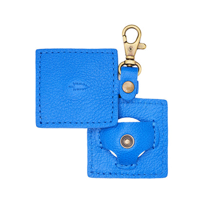Skydive | Square-shaped leather AirTag holder with snap closure and swivel lobster claw clasp