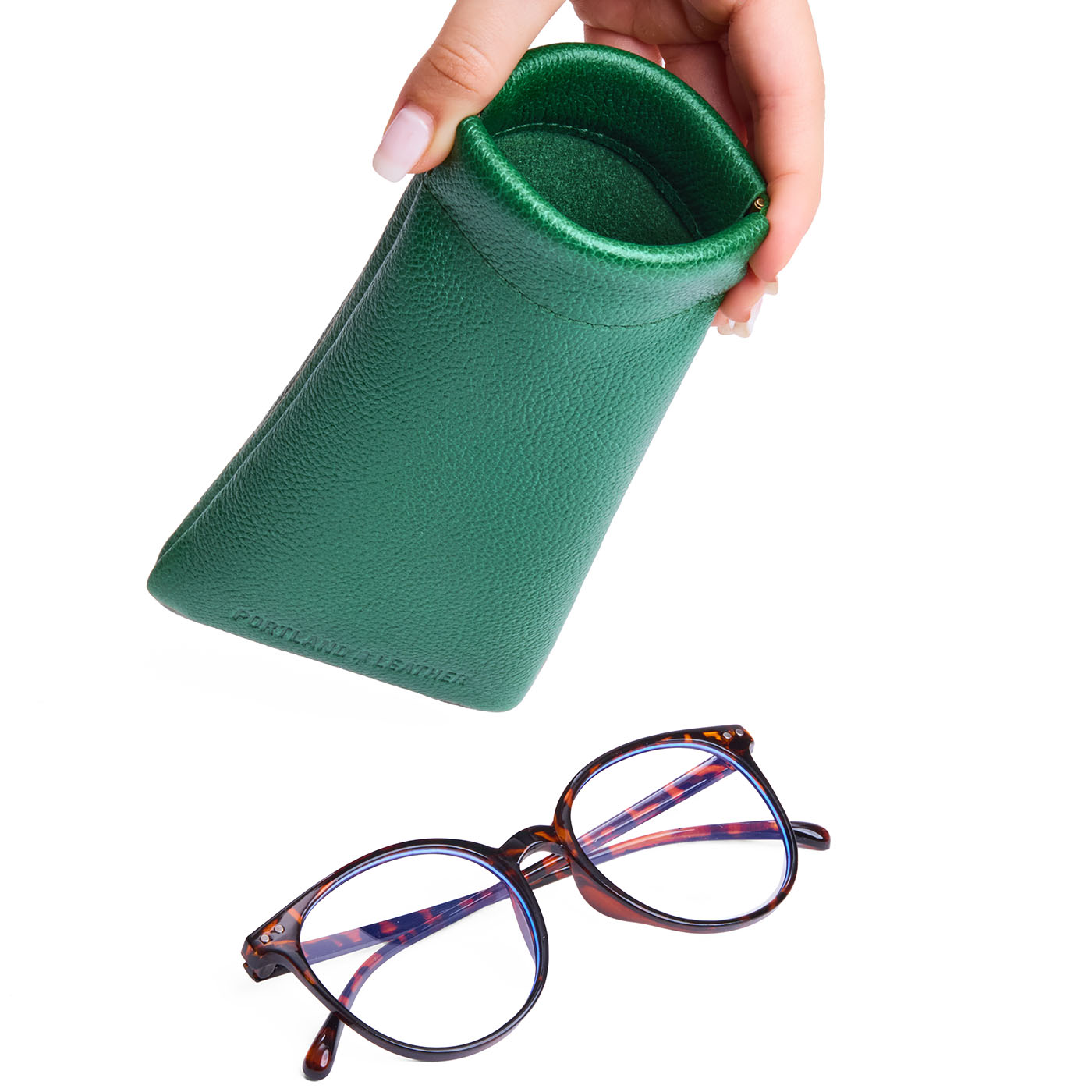 Bacalar | Leather glasses case with hidden metal spring closure
