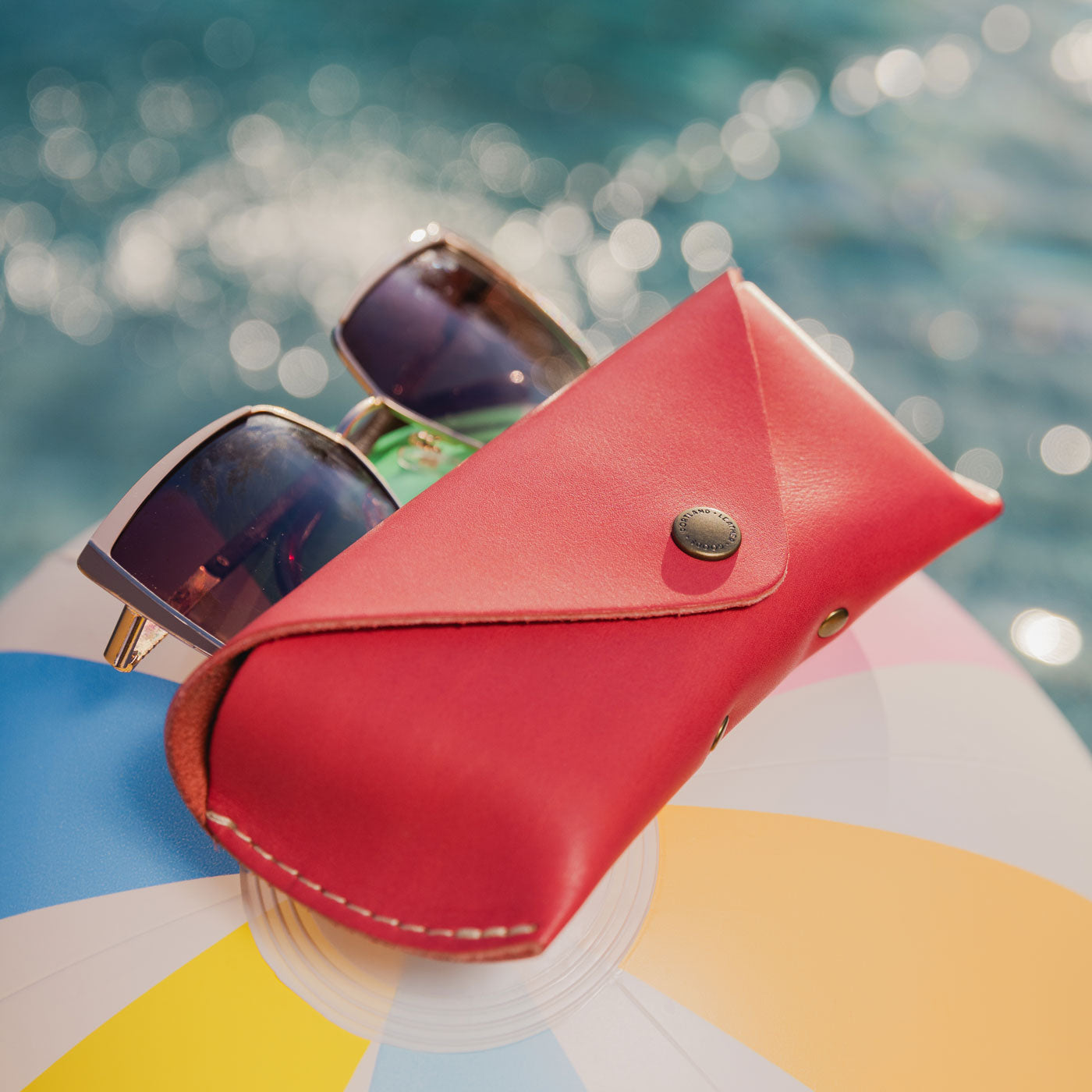 Tulip | Leather sunglasses case with snap closure