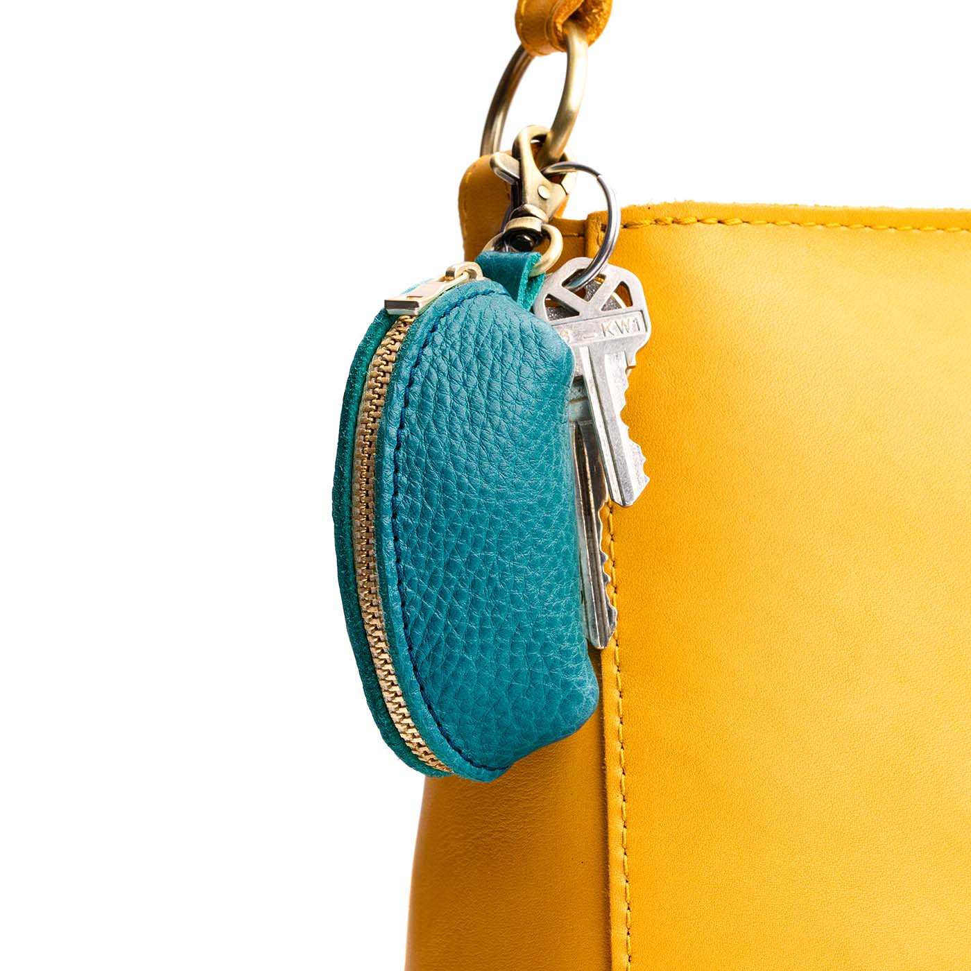 Aquarius | Taco shaped leather pouch with zipper and swivel lobster clasp on bag