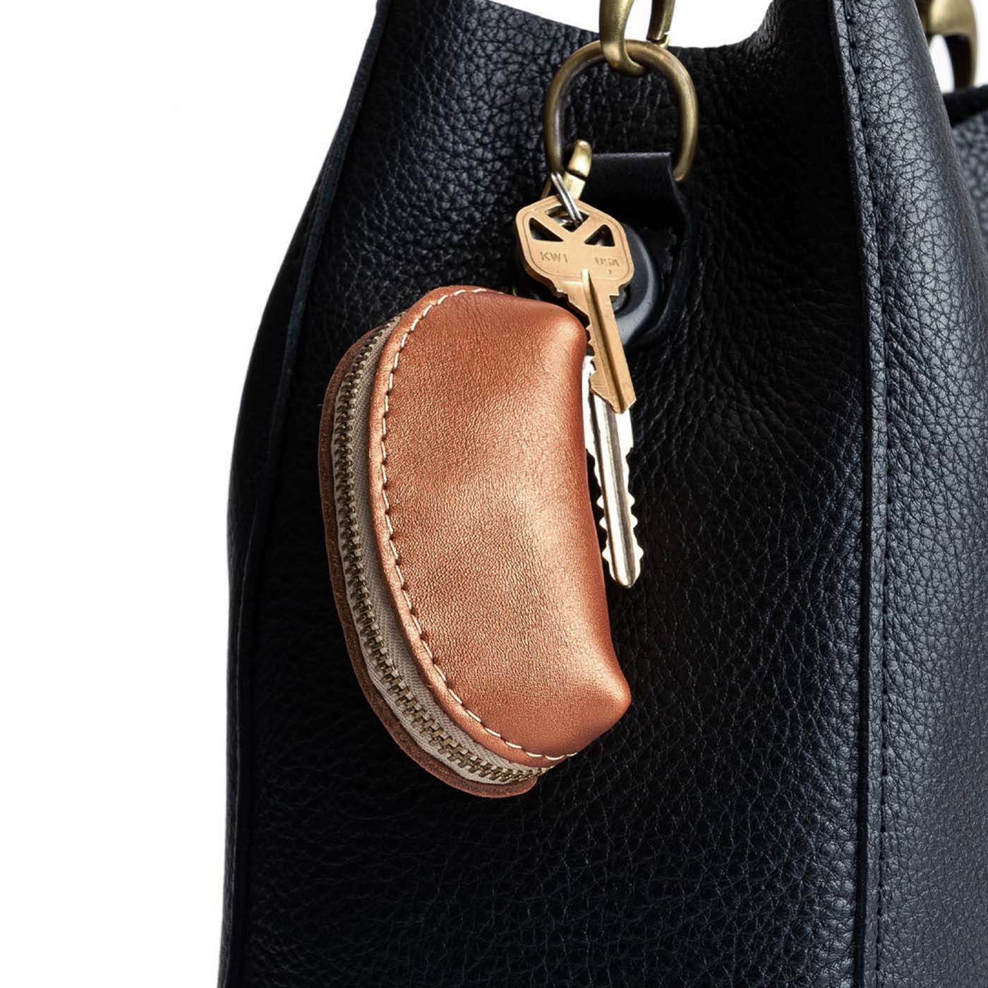 Hava | Taco shaped leather pouch with zipper and swivel lobster clasp on bag