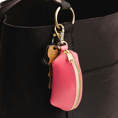 Tulip | Taco shaped leather pouch with zipper and swivel lobster clasp on bag