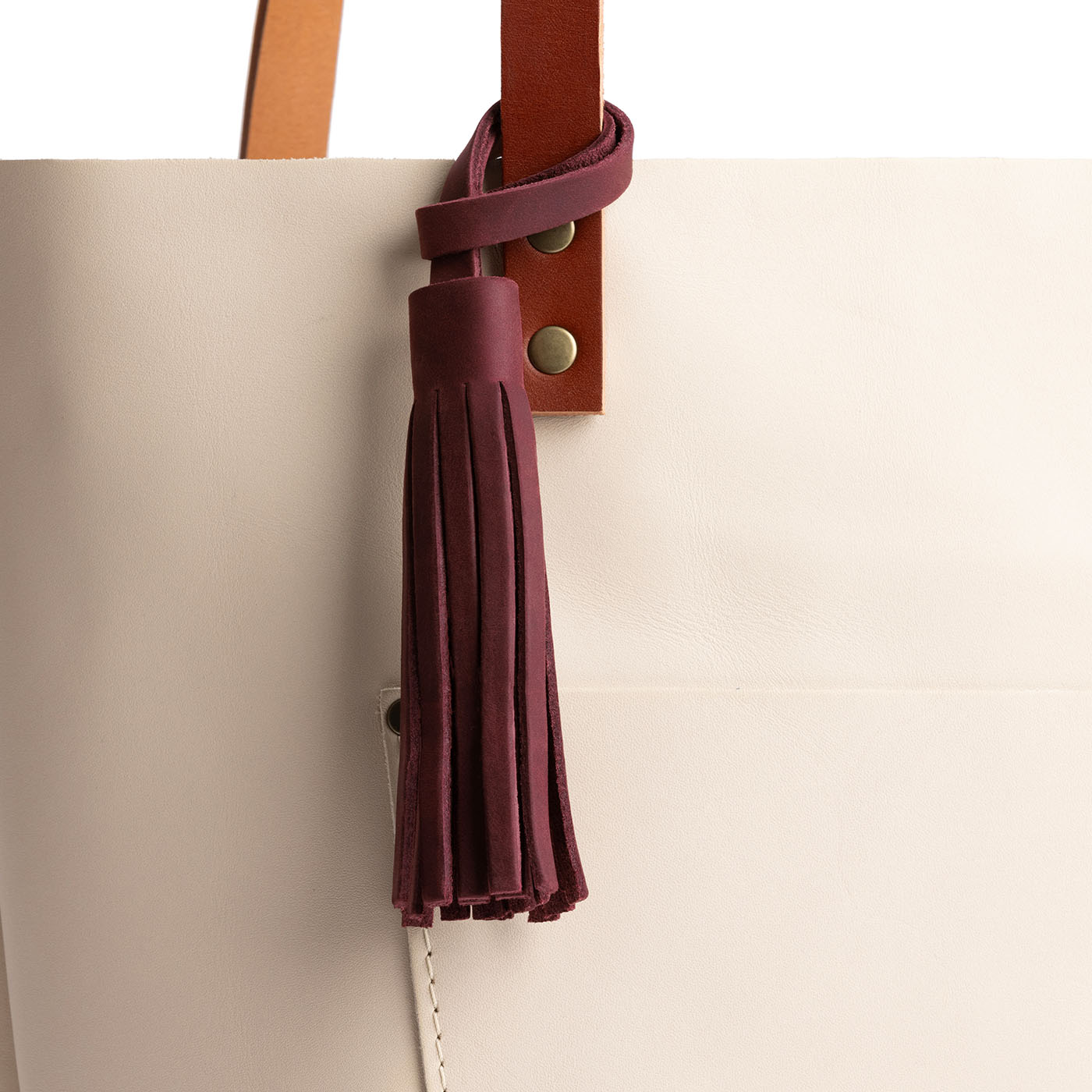 Merlot | Fringed leather tassel with leather loop