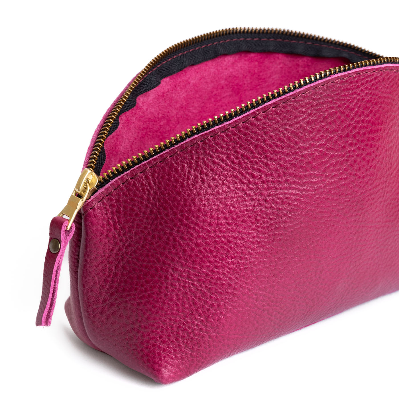 Cosmo | Spacious leather makeup bag with curved seams and top zipper open