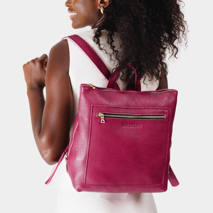 Cosmo*Large | Model wearing square slim leather tote backpack