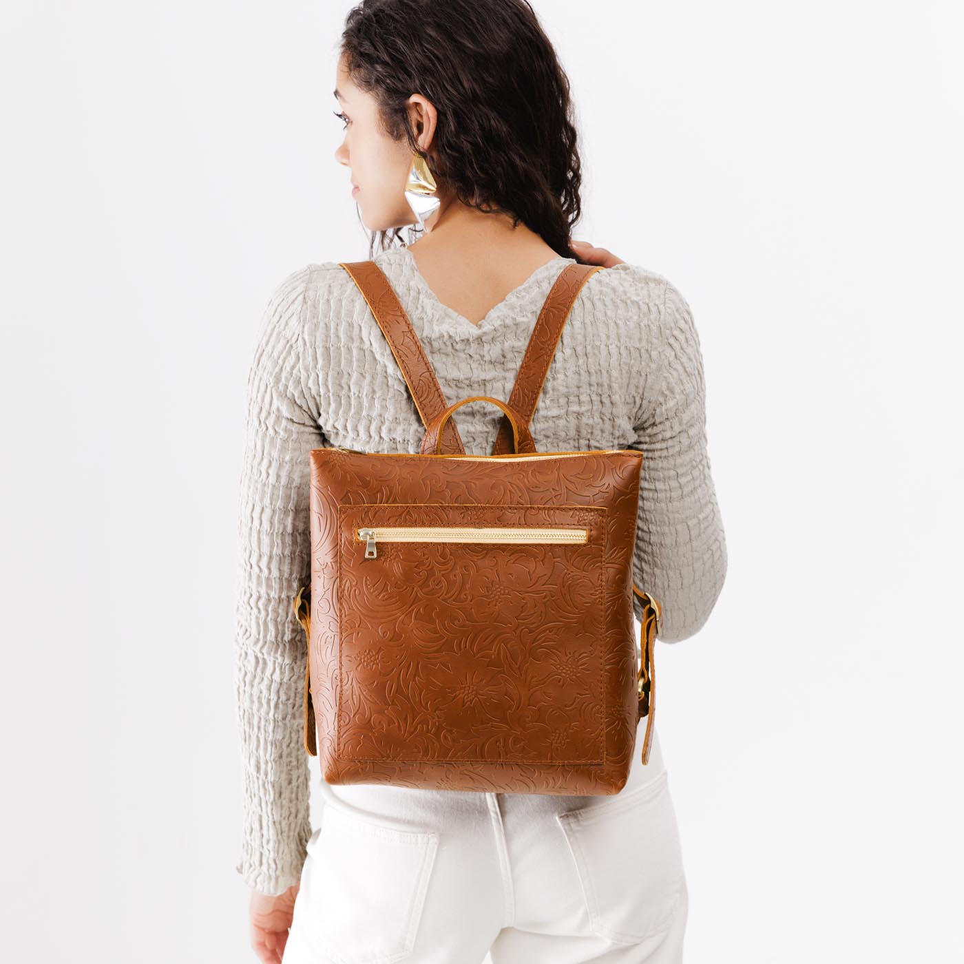 Meadow*Large | Model wearing square slim leather tote backpack