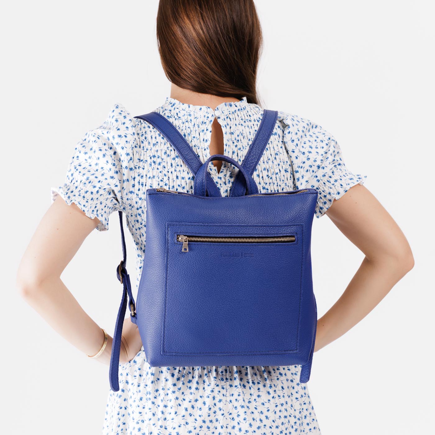 Molino Blue*Large | Model wearing square slim leather tote backpack