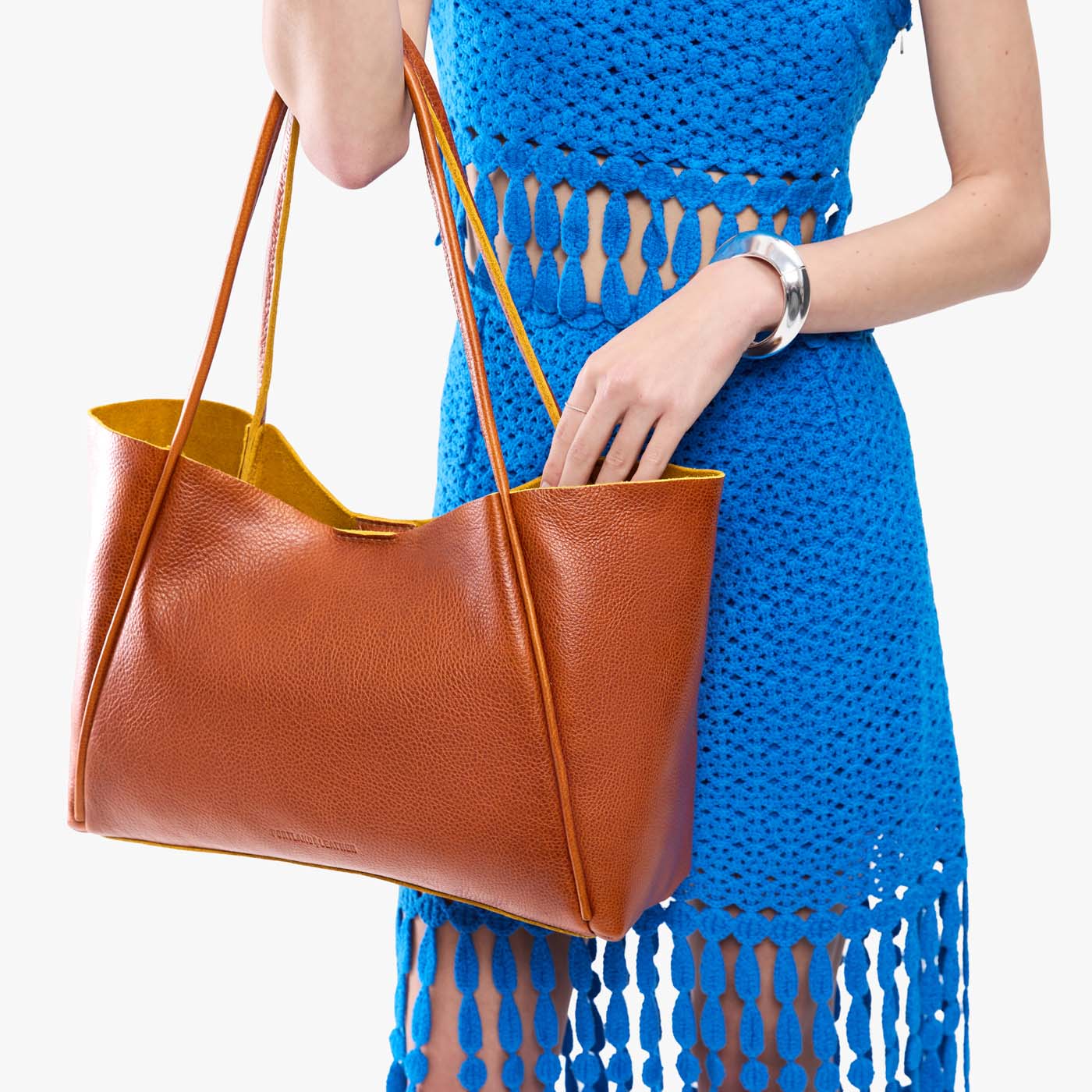 Sienna*Large | Model holding a large rectangular tote bag